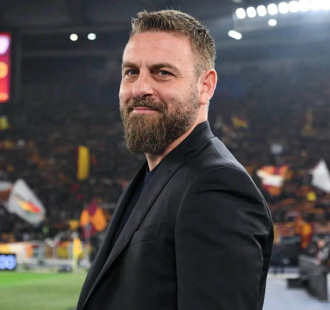 直播-德罗巴迎来五赛季出色发挥，公牛观众热烈欢呼！气势如虹延续-直播