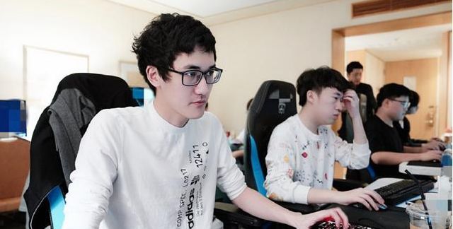 直播-Karsa连续二十场比赛得分超过出色防守，美国队不断突破！全场沸腾不已的简单介绍-直播