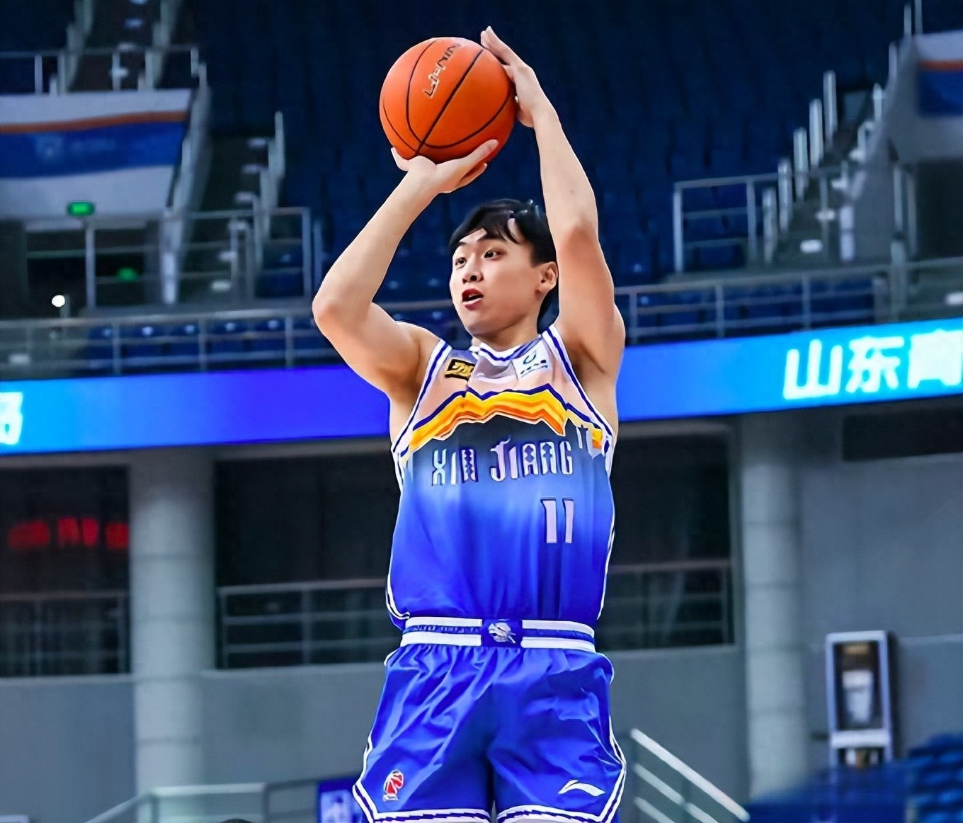 关于里程碑夜里昂临场应变；CBA常规赛赛后刷纪录；质疑声仍在；阵容厚度经受考验的信息