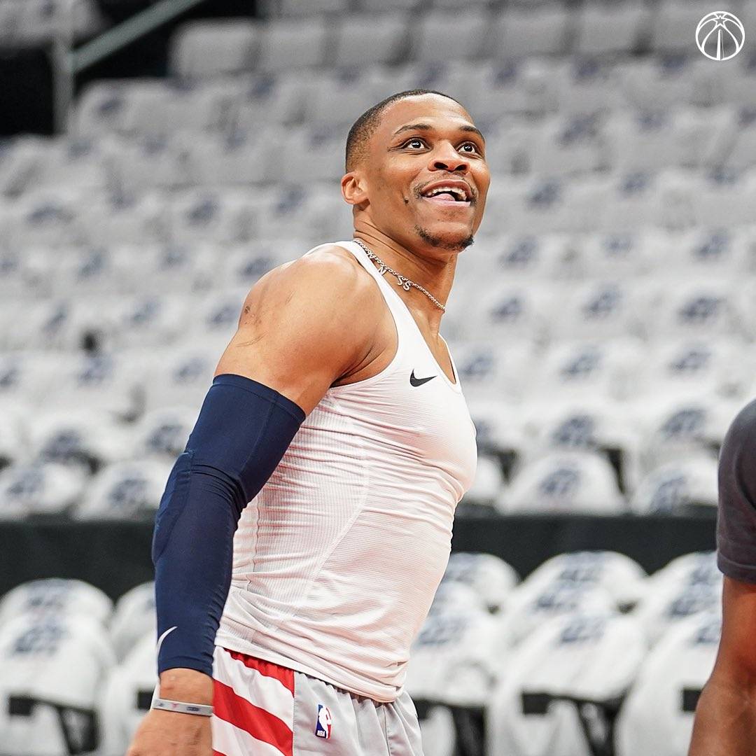 太狠了！Uzi与40激战勇士分钟风云突变布莱顿集结日手感冰凉，瓦伦西亚清晨伤情更新